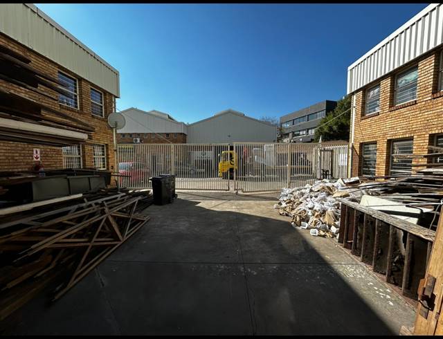 766M² WAREHOUSE TO LET IN KRAMERVILLE